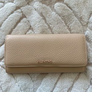 Mario Valentino wallet on a chain